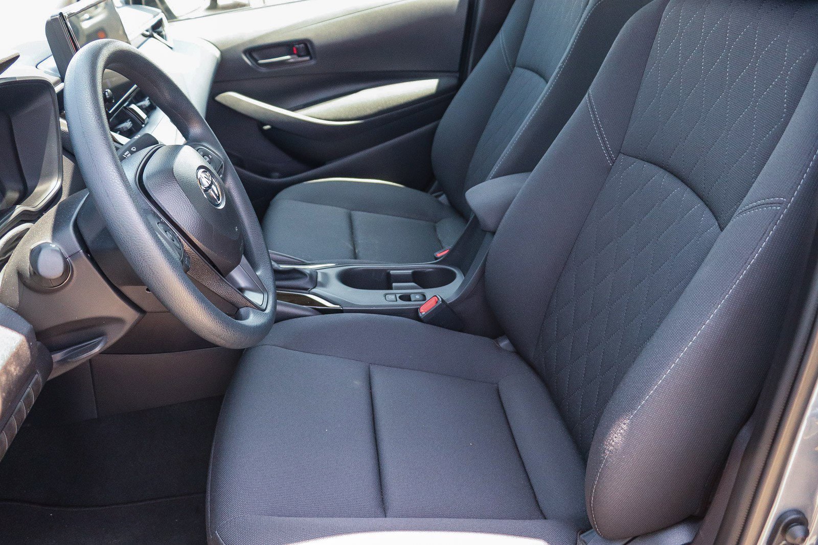 Used 2025 Toyota Corolla LE FWD image 17