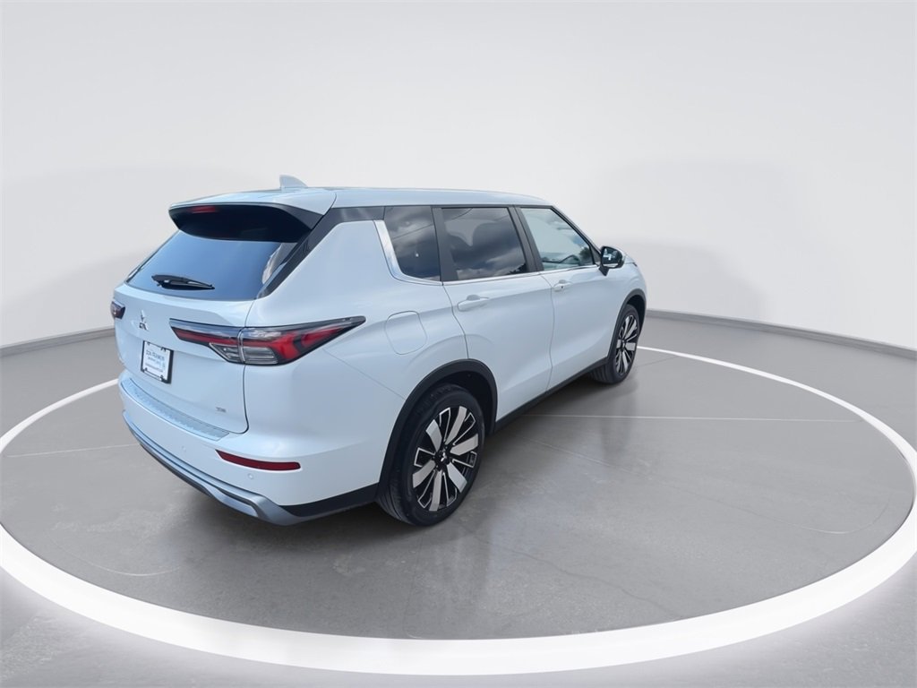 New 2025 Mitsubishi Outlander SE image 8