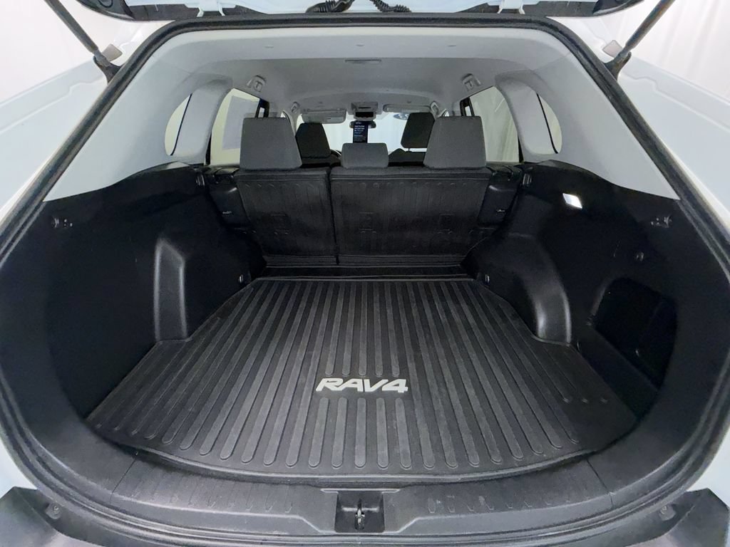 Used 2023 Toyota RAV4 XLE AWD/4WD image 11