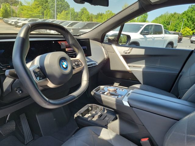 Used 2022 BMW iX xDrive50 w/ Dynamic Handling Package image 12