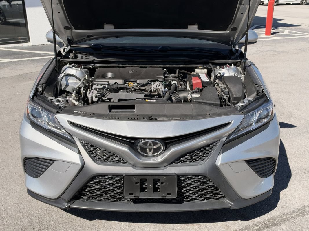 Used 2018 Toyota Camry SE w/ Moonroof Package FWD image 11
