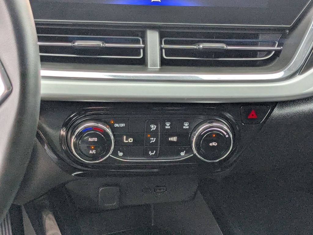 Used 2025 Chevrolet Trax LT w/ LT Convenience Package FWD image 20