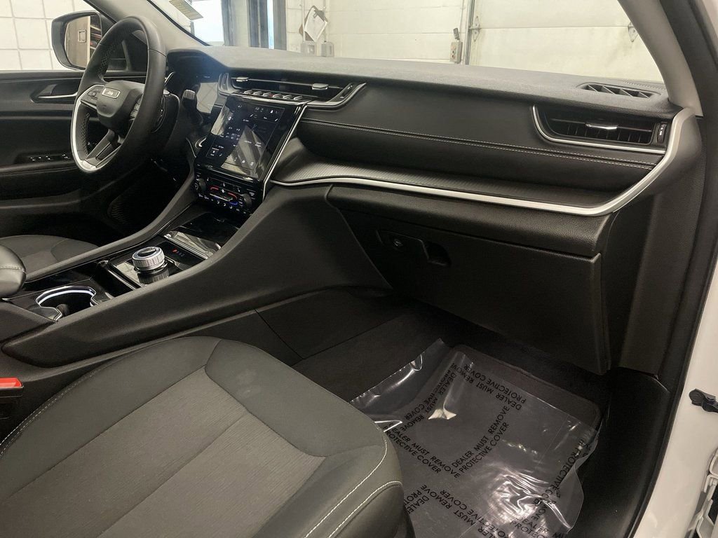 Used 2023 Jeep Grand Cherokee Laredo image 22