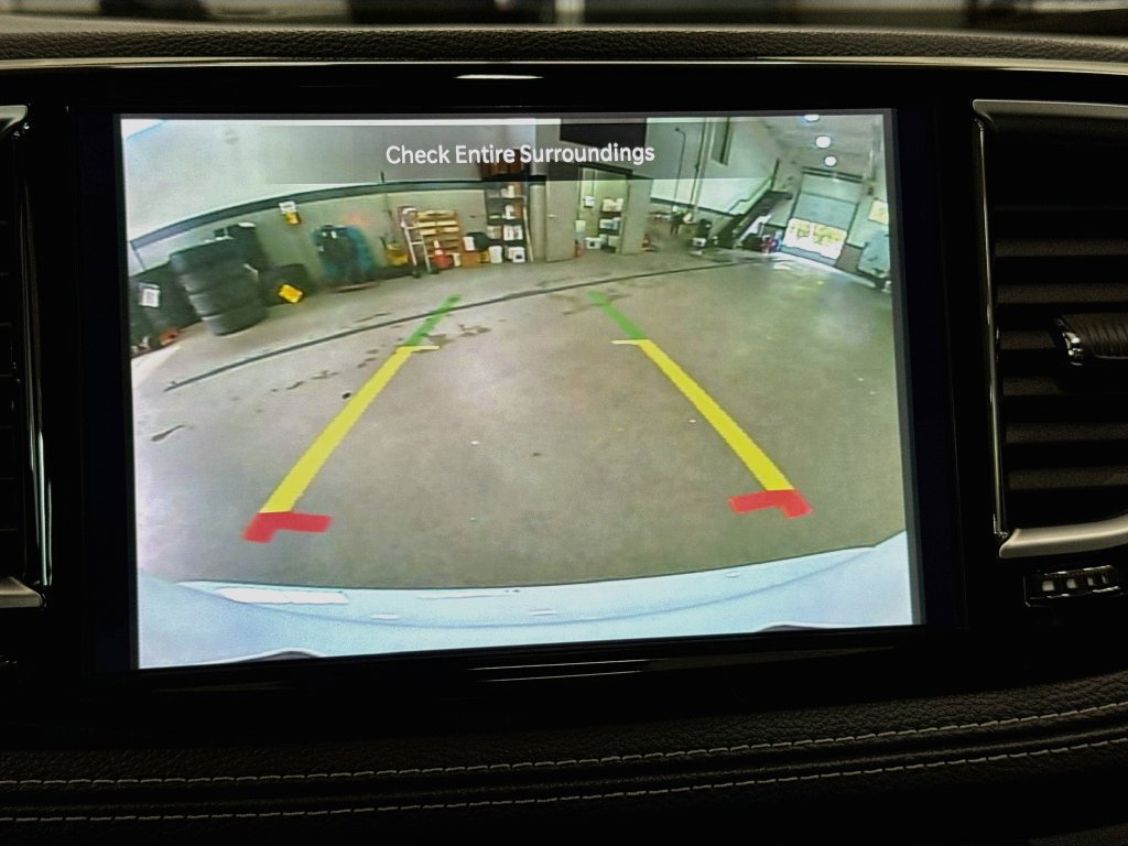 Used 2026 Chrysler Pacifica Limited FWD image 16