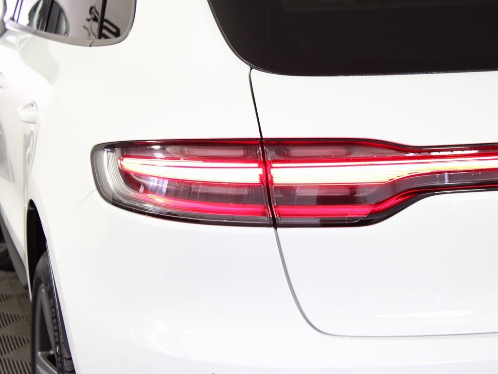 Used 2025 Porsche Macan image 12
