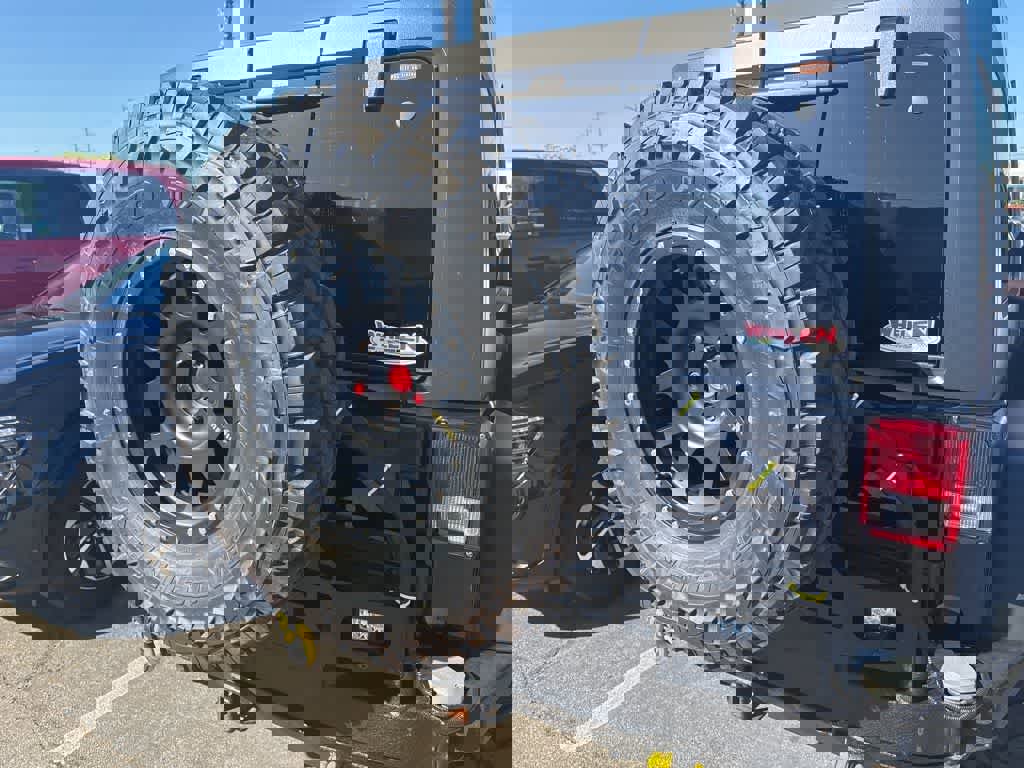 Used 2015 Jeep Wrangler Unlimited Rubicon w/ Max Tow Package image 9