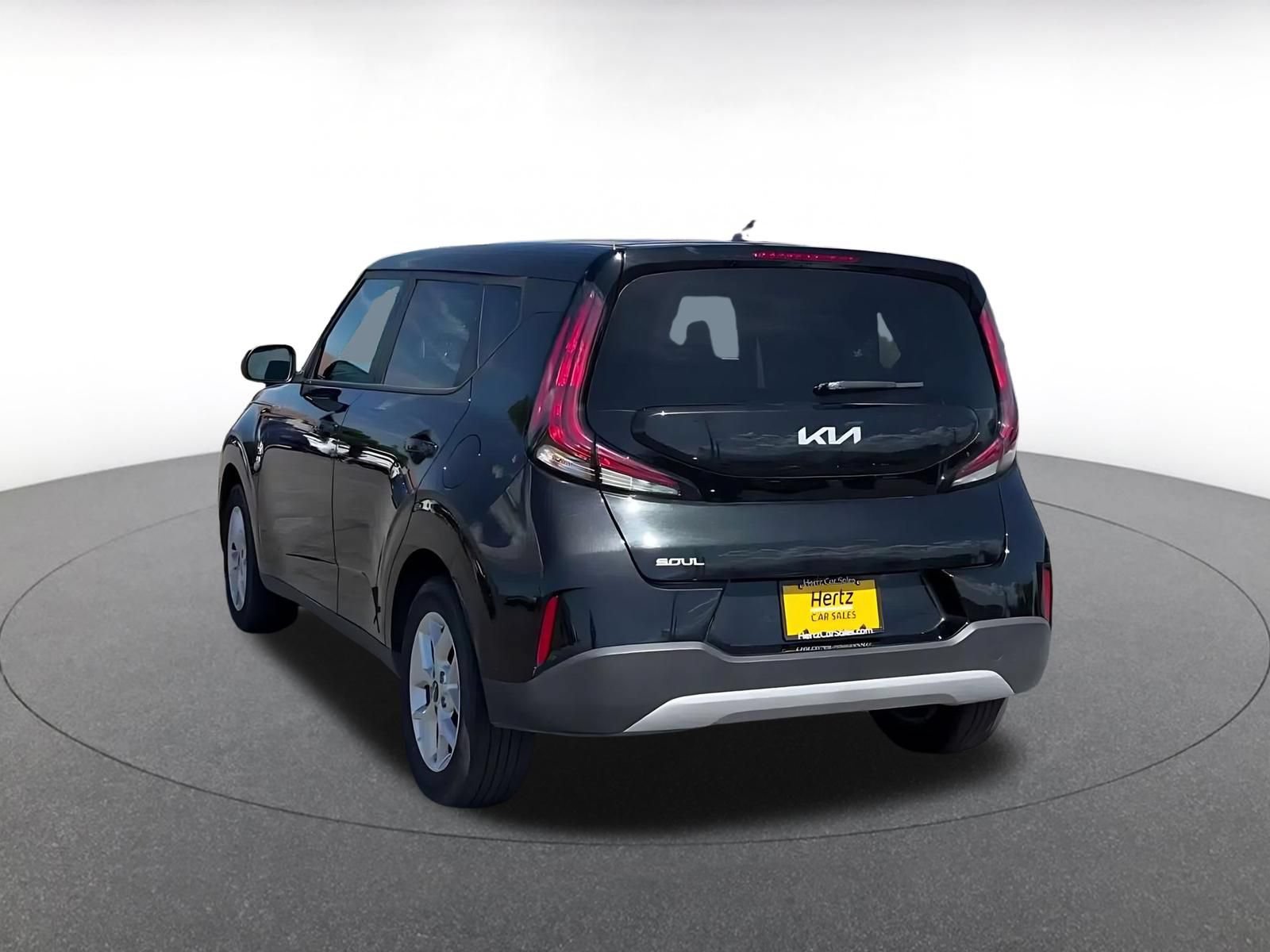 Used 2025 Kia Soul LX w/ LX Technology Package FWD image 10