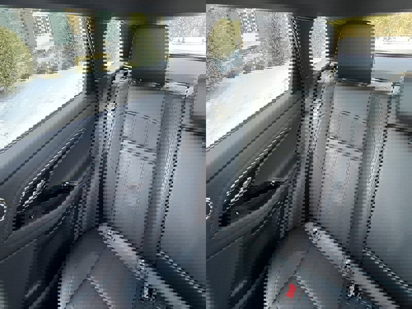 Used 2023 Land Rover Range Rover Evoque R-Dynamic SE image 17