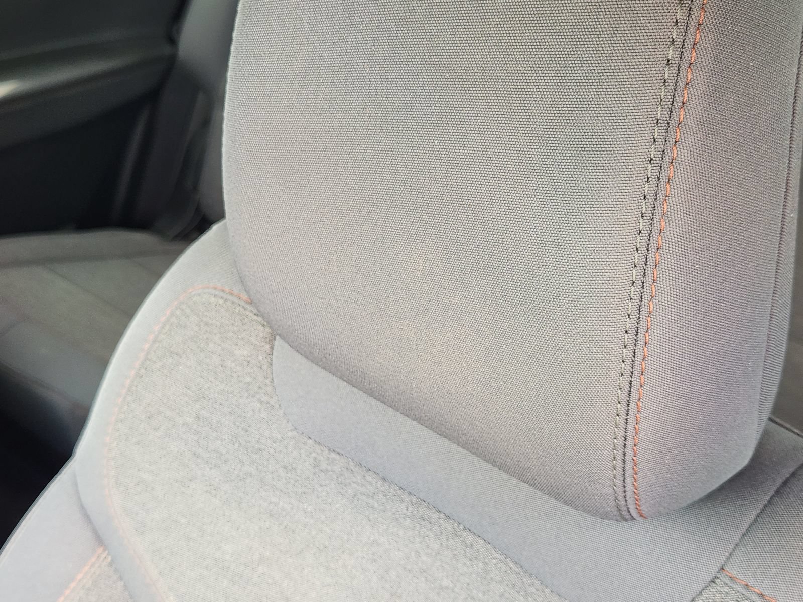 Used 2025 Ford Explorer Active RWD image 16