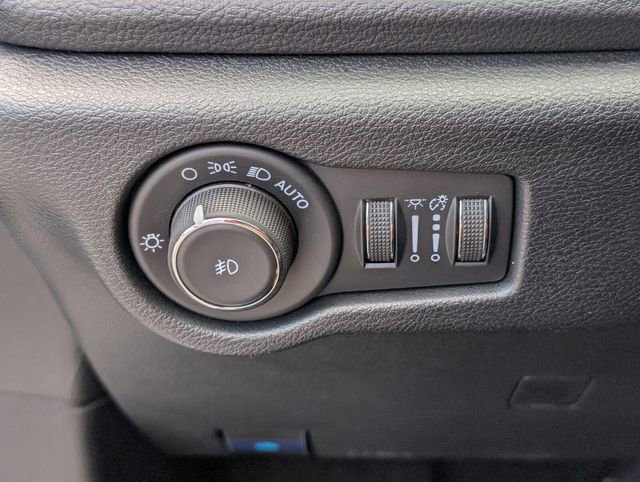 Used 2025 Chrysler Pacifica Select FWD image 31