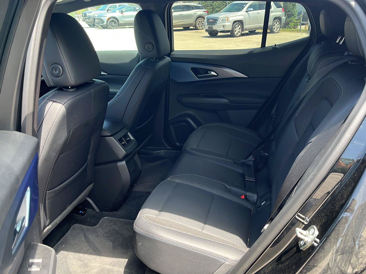 Certified 2025 Chevrolet Equinox EV LT w/ Convenience Package FWD image 11