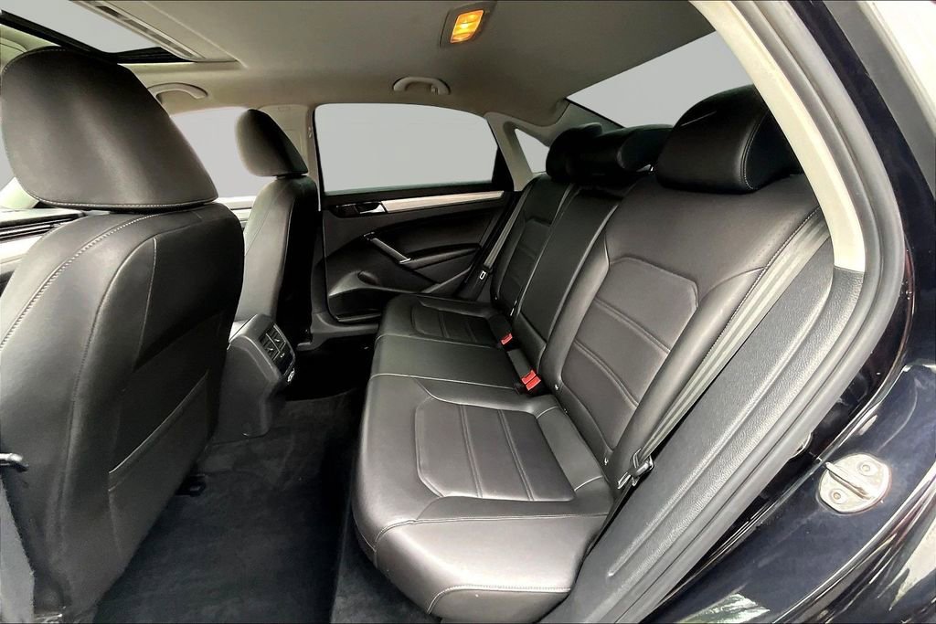 Used 2021 Volkswagen Passat 2.0T SE image 22