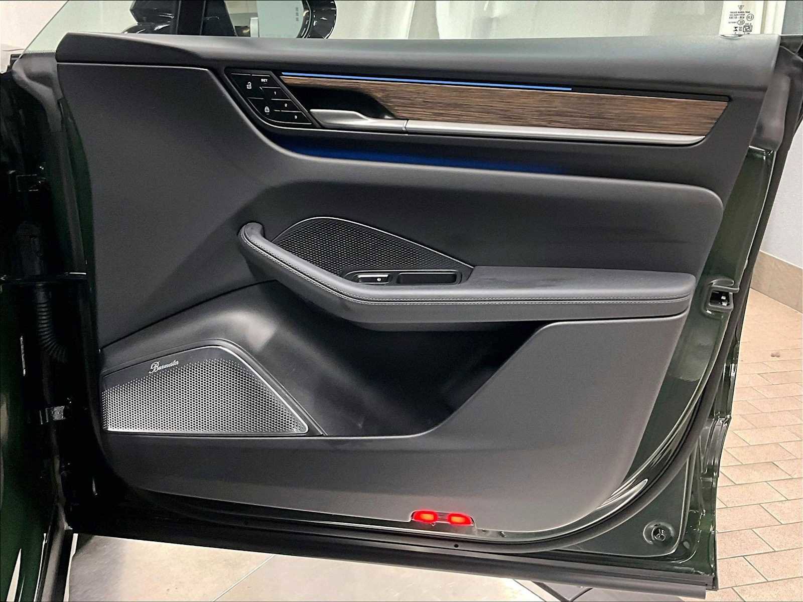 Used 2025 Porsche Macan 4S Electric image 29