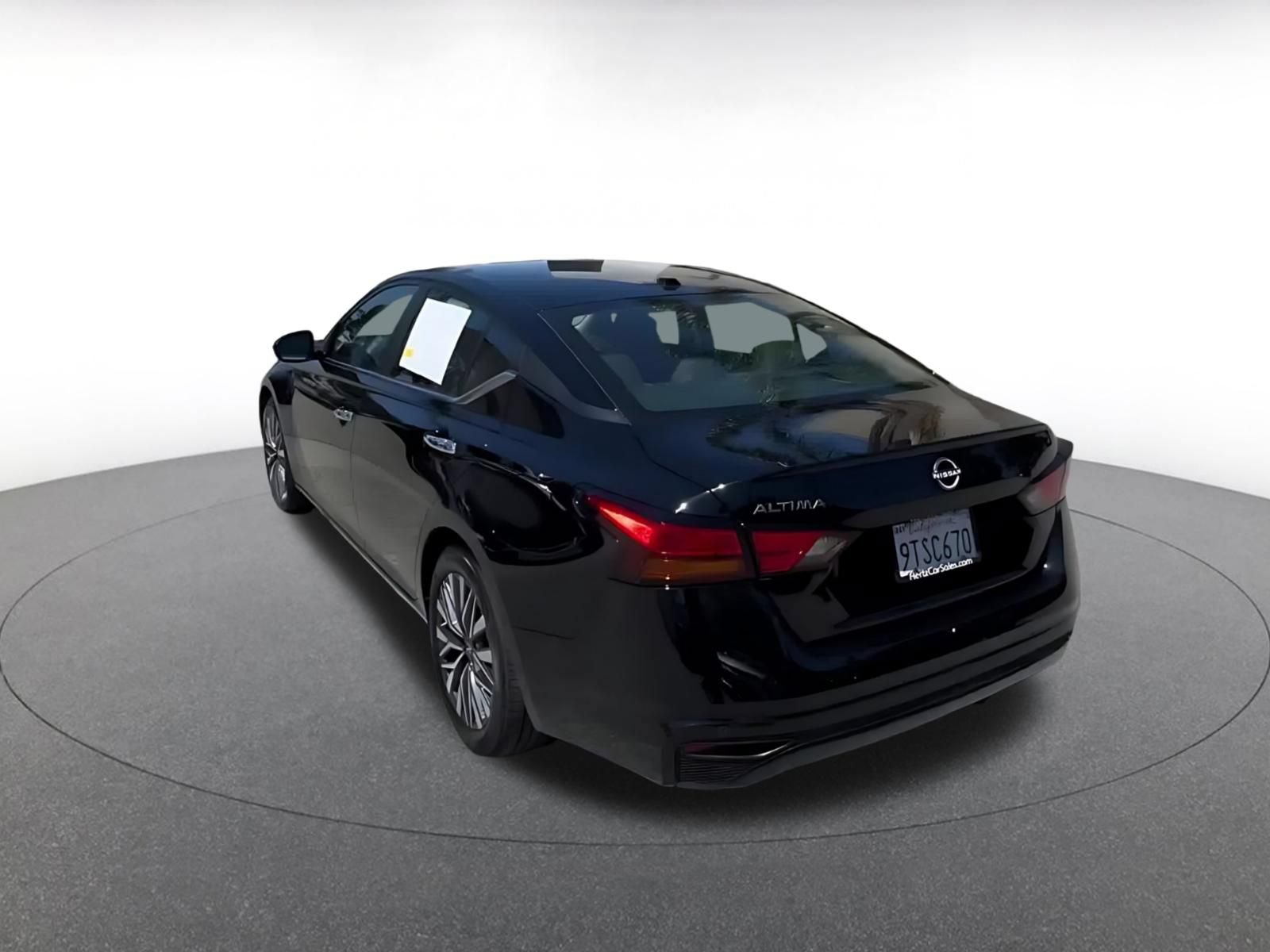 Used 2025 Nissan Altima 2.5 SV FWD image 11