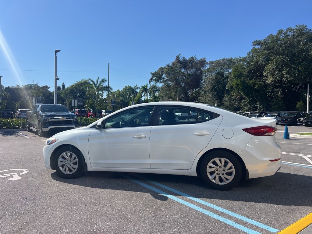 Used 2018 Hyundai Elantra SE image 12