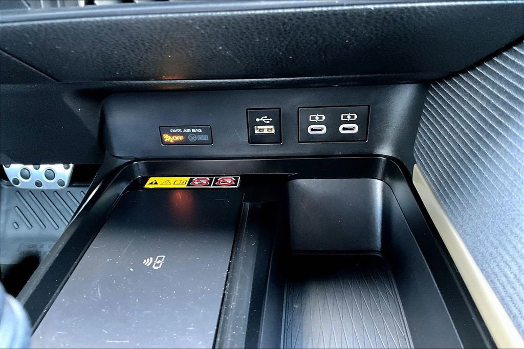 Used 2025 Toyota Camry SE image 32