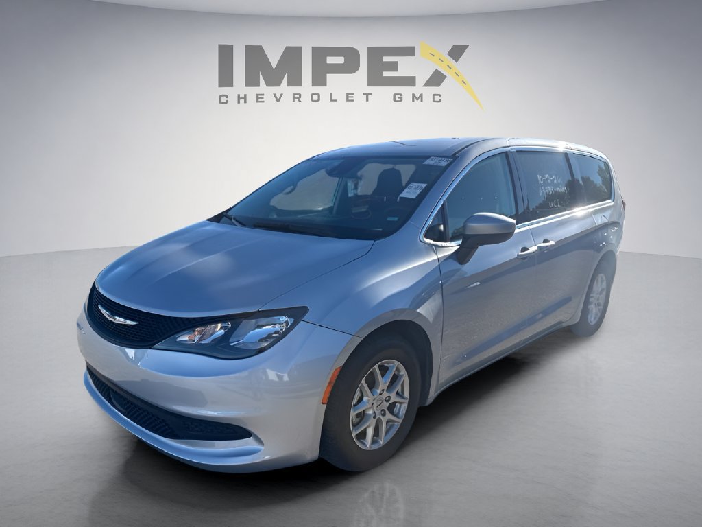 Used 2023 Chrysler Voyager LX FWD image 1
