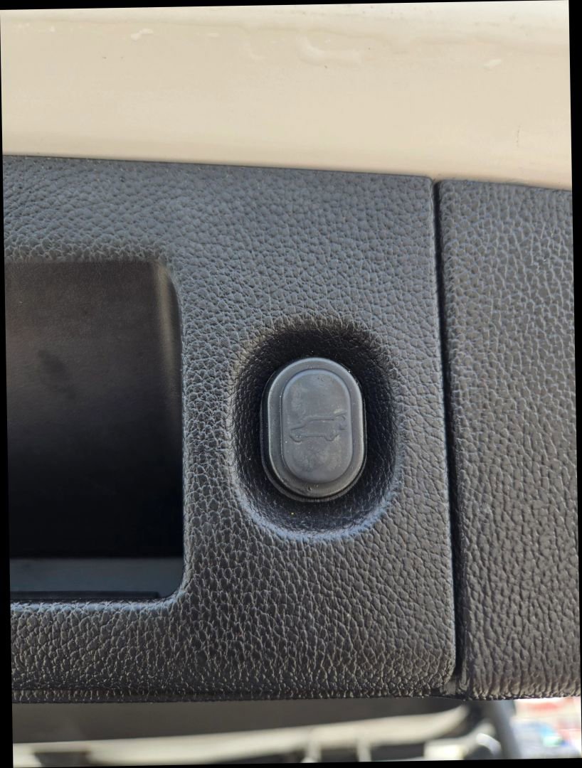 Used 2019 GMC Yukon SLT w/ Graphite Performance Edition image 16