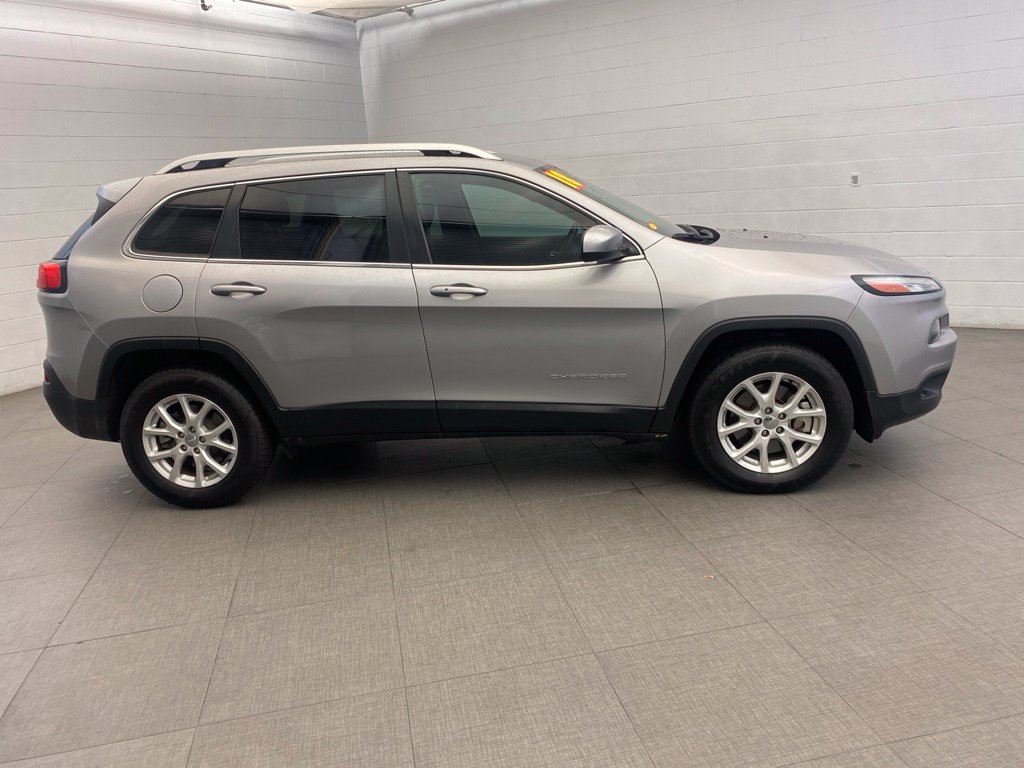 Used 2018 Jeep Cherokee Latitude Plus w/ Trailer Tow Group AWD/4WD image 8