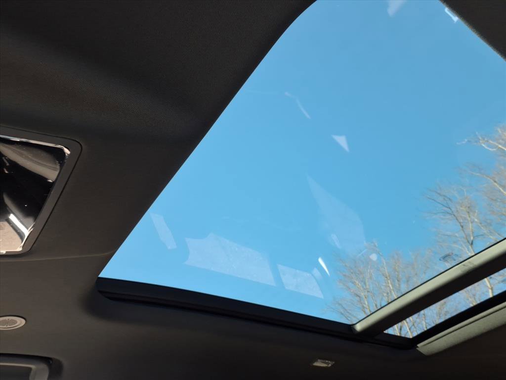 New 2026 Land Rover Defender 110 X-Dynamic SE image 18