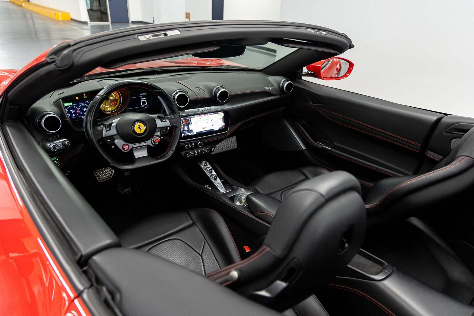 Used 2020 Ferrari Portofino RWD image 31