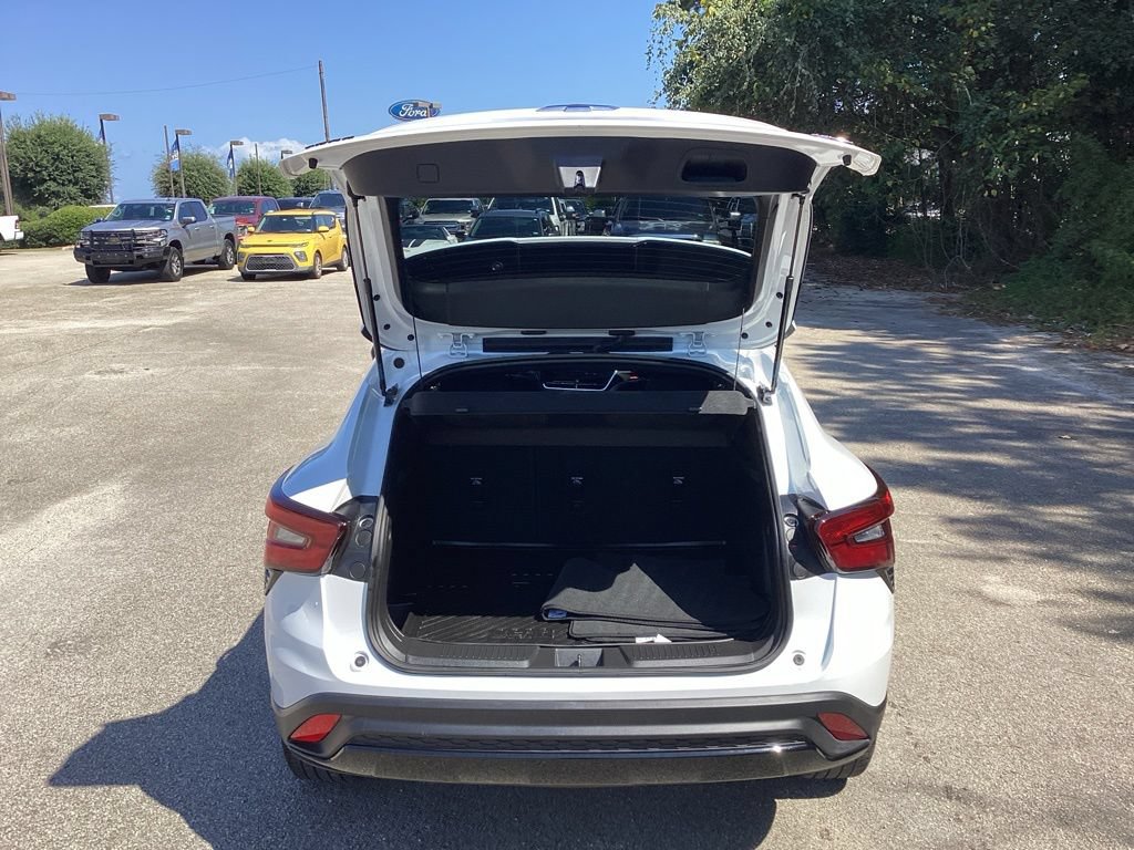 Used 2026 Chevrolet Trax RS FWD image 11