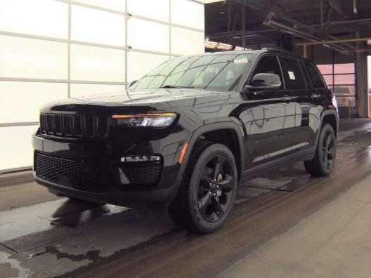 Used 2023 Jeep Grand Cherokee Limited w/ Black Appearance Package image 5