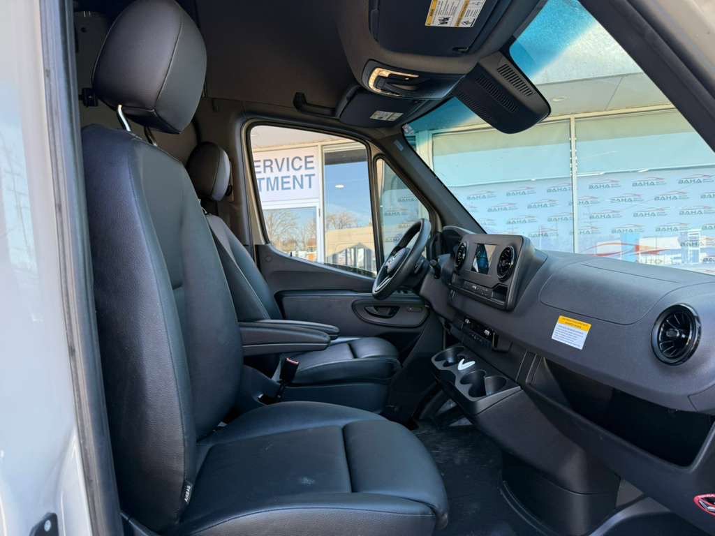 Used 2023 Mercedes-Benz Sprinter 2500 image 25