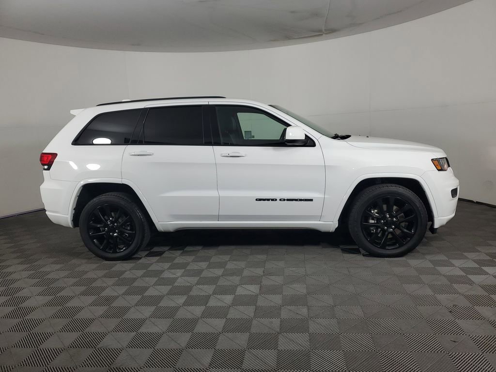 Used 2021 Jeep Grand Cherokee Laredo X RWD image 3