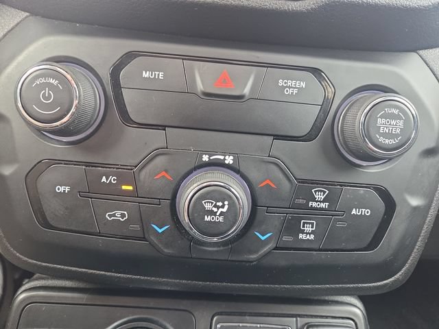Used 2019 Jeep Renegade Latitude AWD/4WD image 26