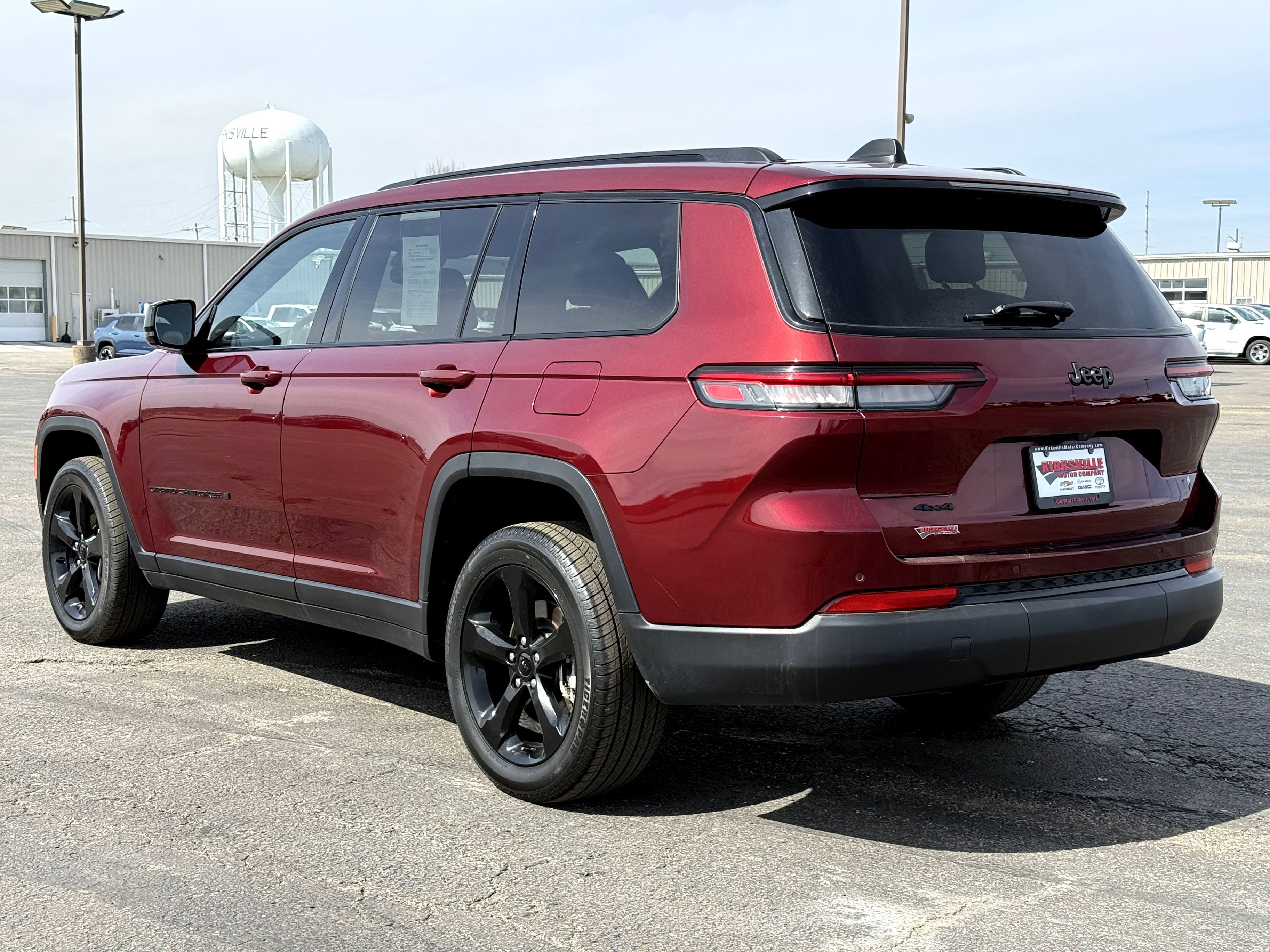 Used 2023 Jeep Grand Cherokee L Laredo image 5