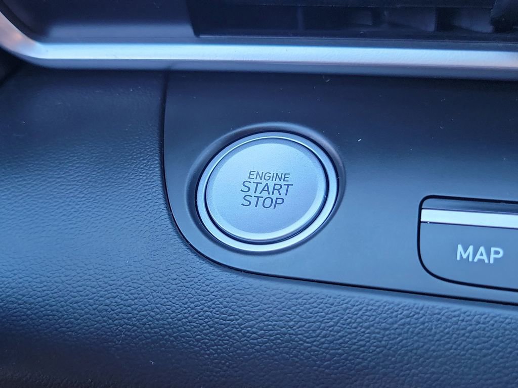 Used 2023 Hyundai Elantra SEL w/ Convenience Package image 11