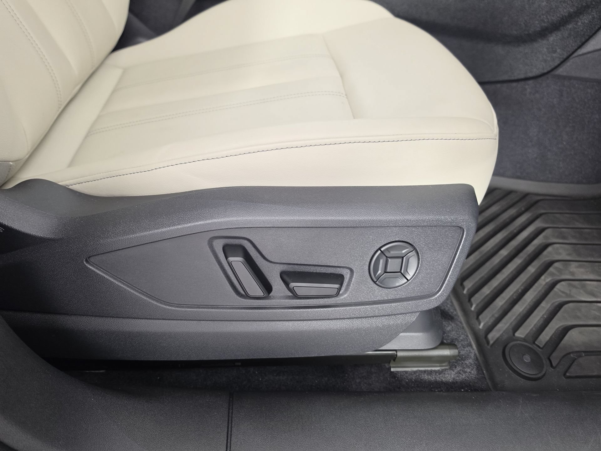 Used 2025 Audi Q5 Premium w/ Convenience Package AWD/4WD image 48