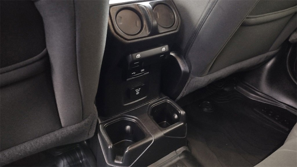 Used 2020 Jeep Wrangler Unlimited Sahara image 24