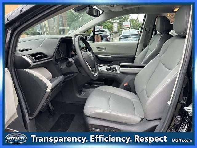 Used 2024 Toyota Sienna XLE FWD image 16