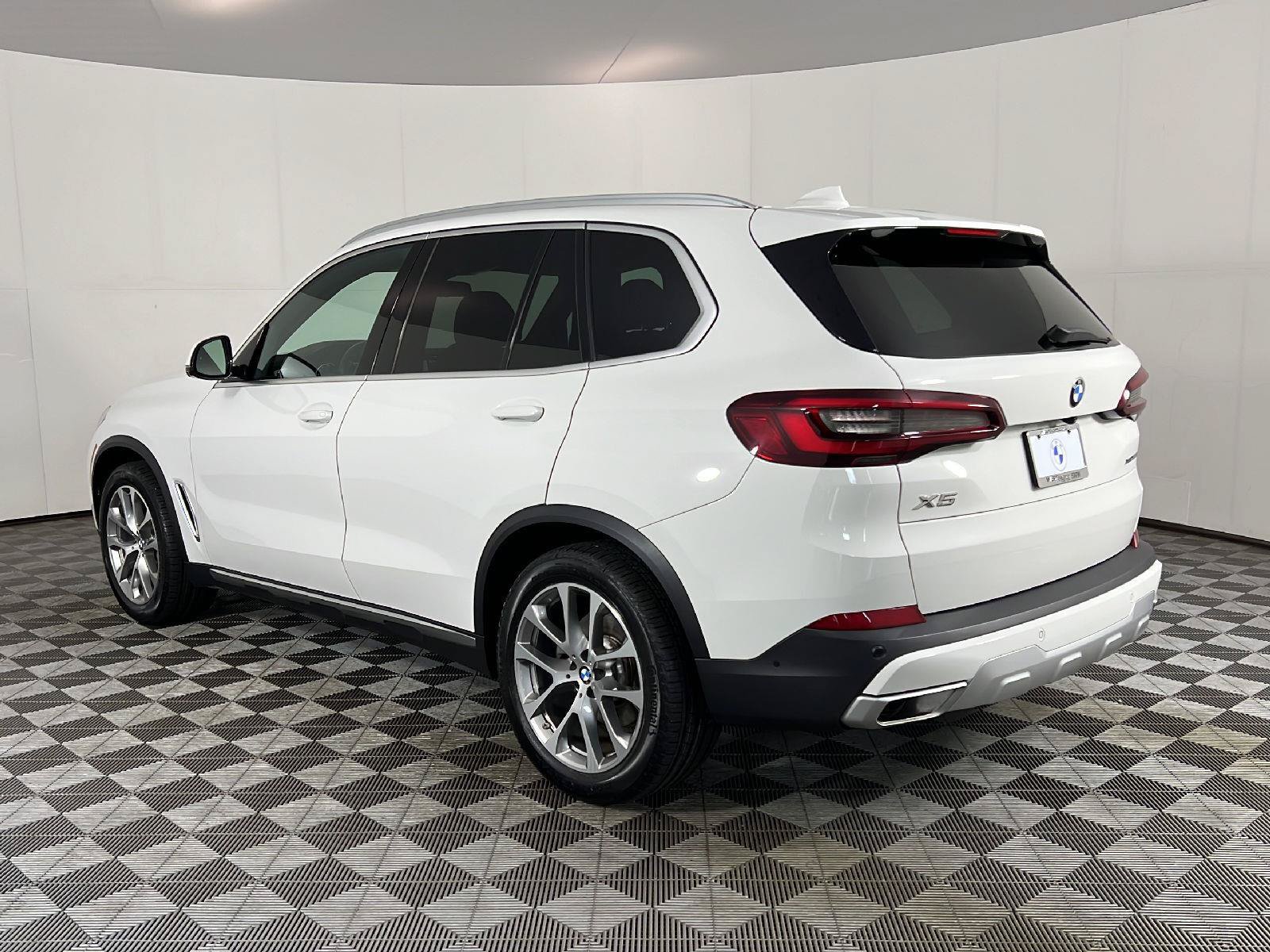 Used 2023 BMW X5 xDrive40i w/ Premium Package AWD/4WD image 9