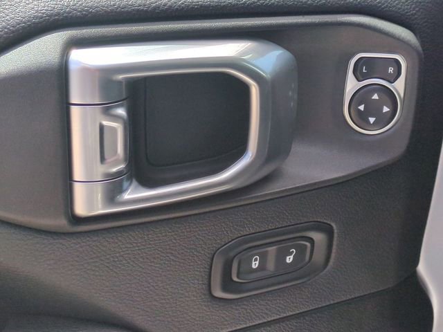 Used 2023 Jeep Wrangler Unlimited Sahara image 23