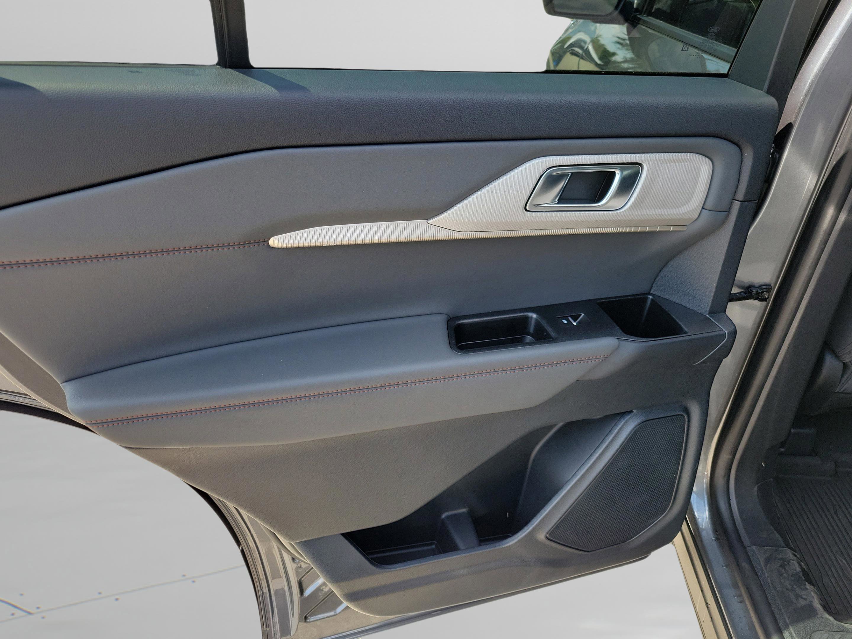 Certified 2025 Ford Explorer Active AWD/4WD image 7