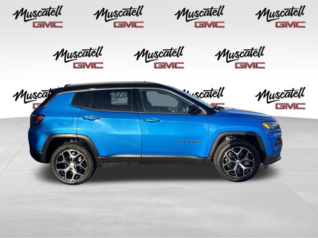 Used 2024 Jeep Compass Limited AWD/4WD image 2