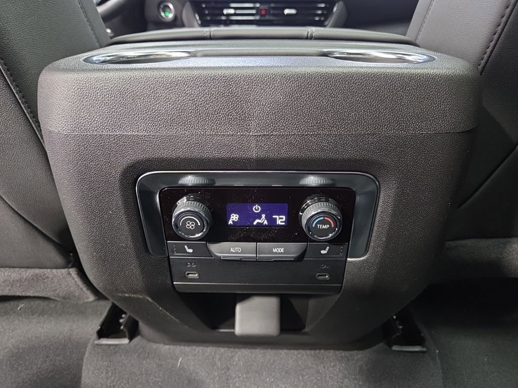 New 2026 Chevrolet Suburban Z71 w/ Comfort Package image 36