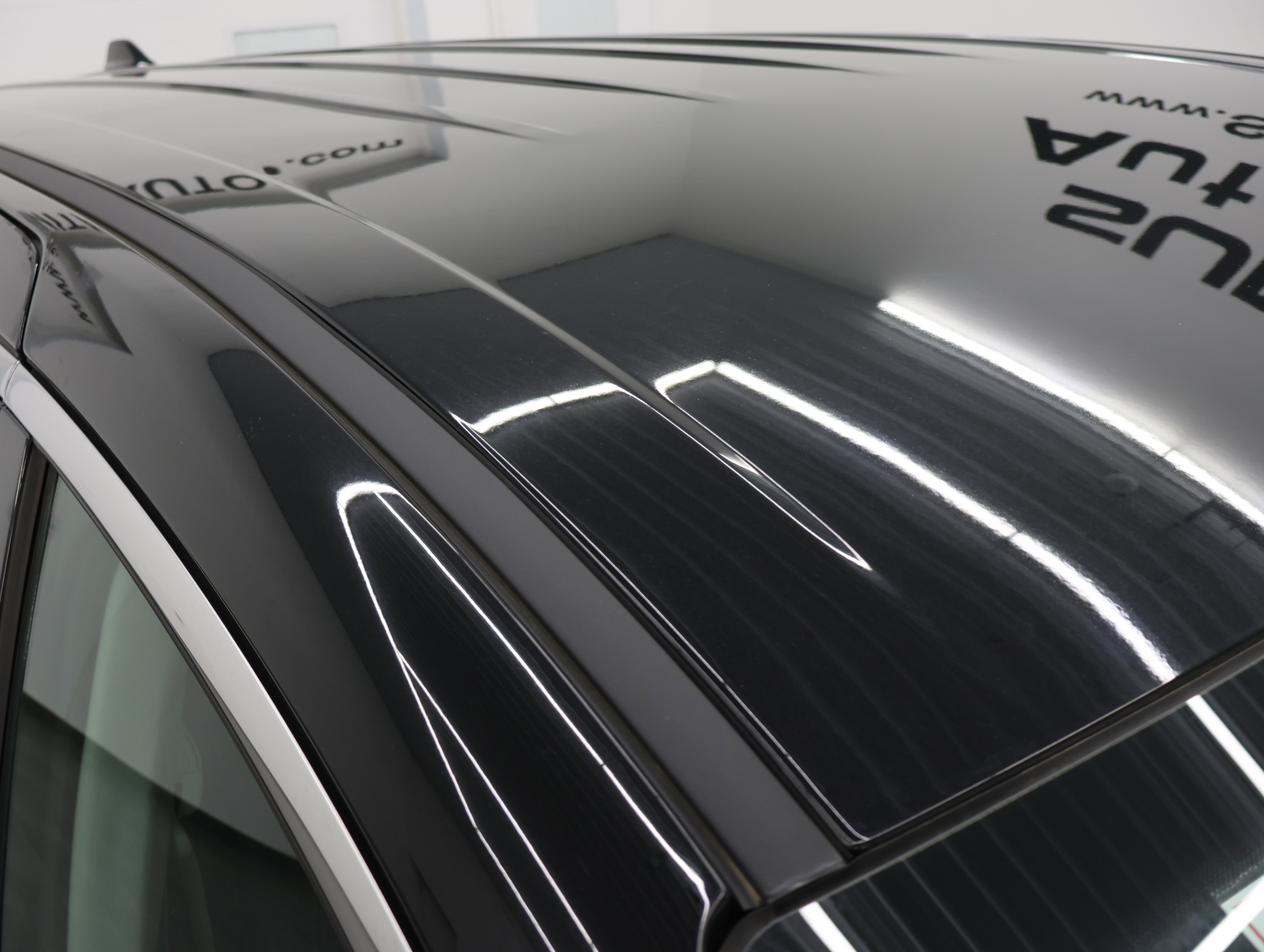 Used 2024 Chrysler Pacifica Touring-L FWD image 4