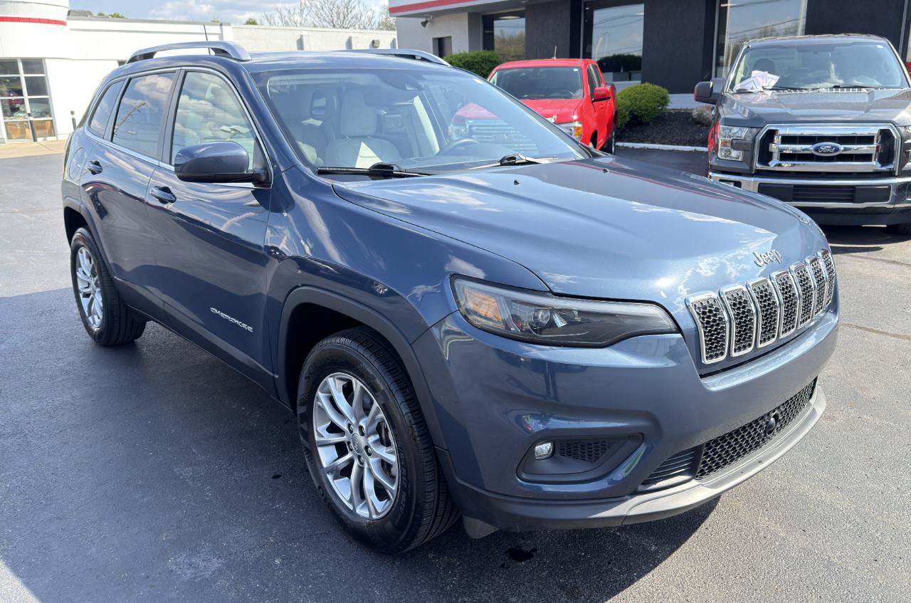 Used 2021 Jeep Cherokee Latitude Lux w/ Sun & Sound Group AWD/4WD image 2
