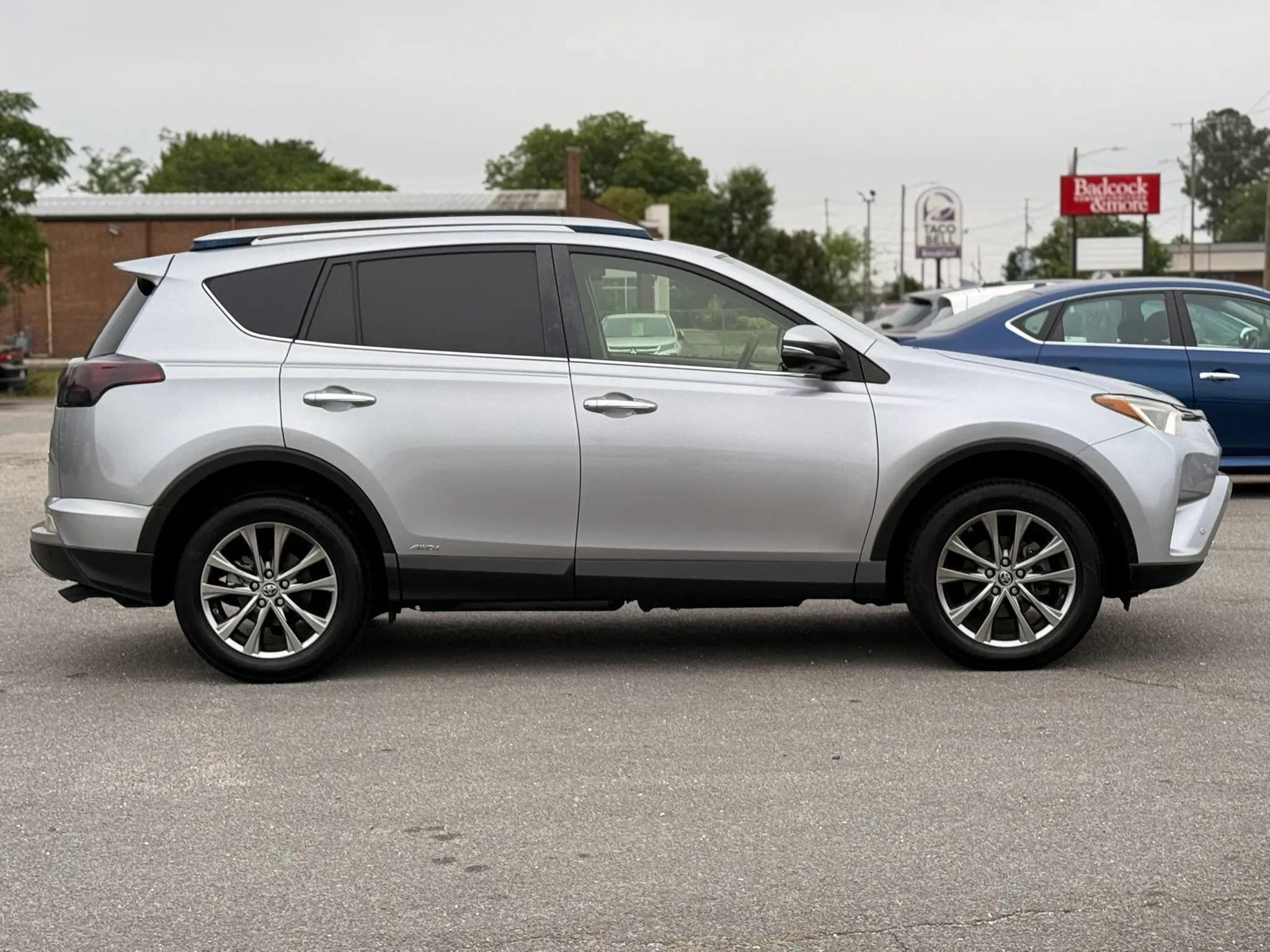 Used 2017 Toyota RAV4 Limited w/ Advanced Technology Package AWD/4WD image 10