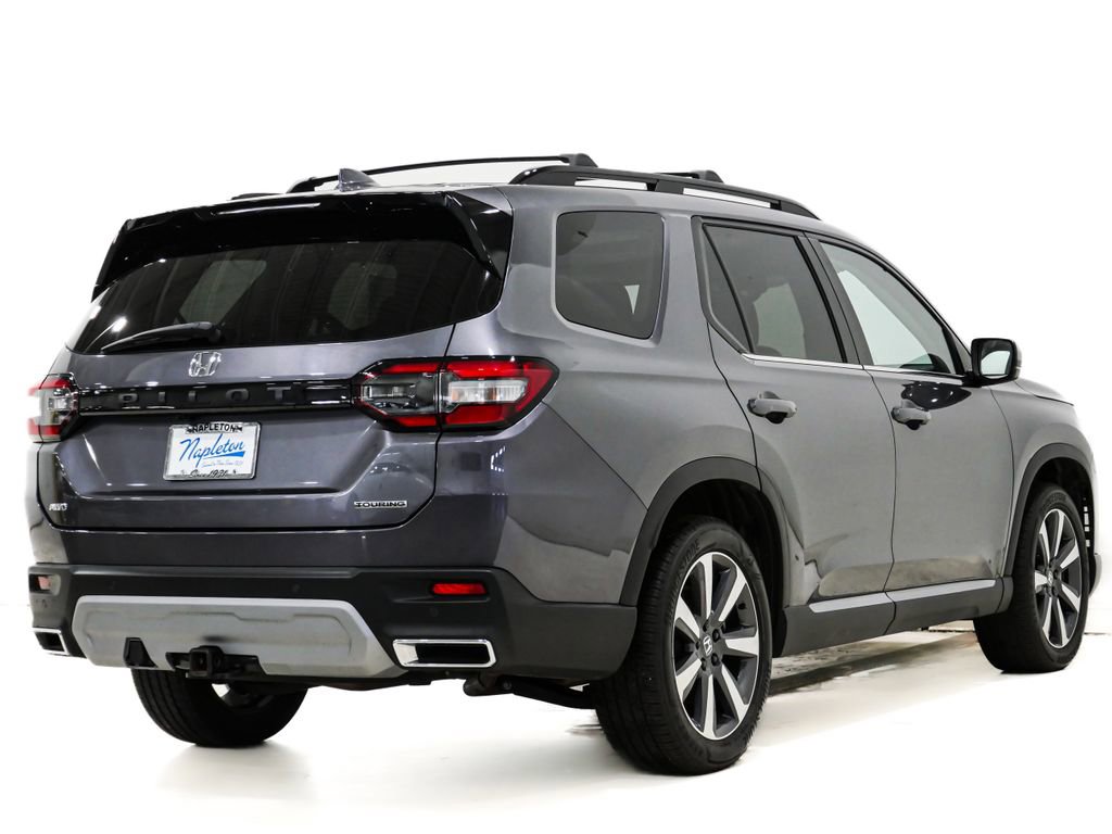 Used 2025 Honda Pilot Touring image 7