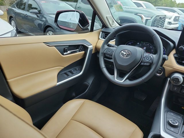 Used 2023 Toyota RAV4 XLE Premium image 7