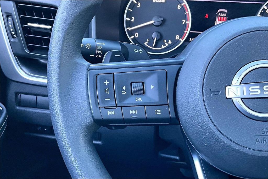 Used 2024 Nissan Rogue SV image 27