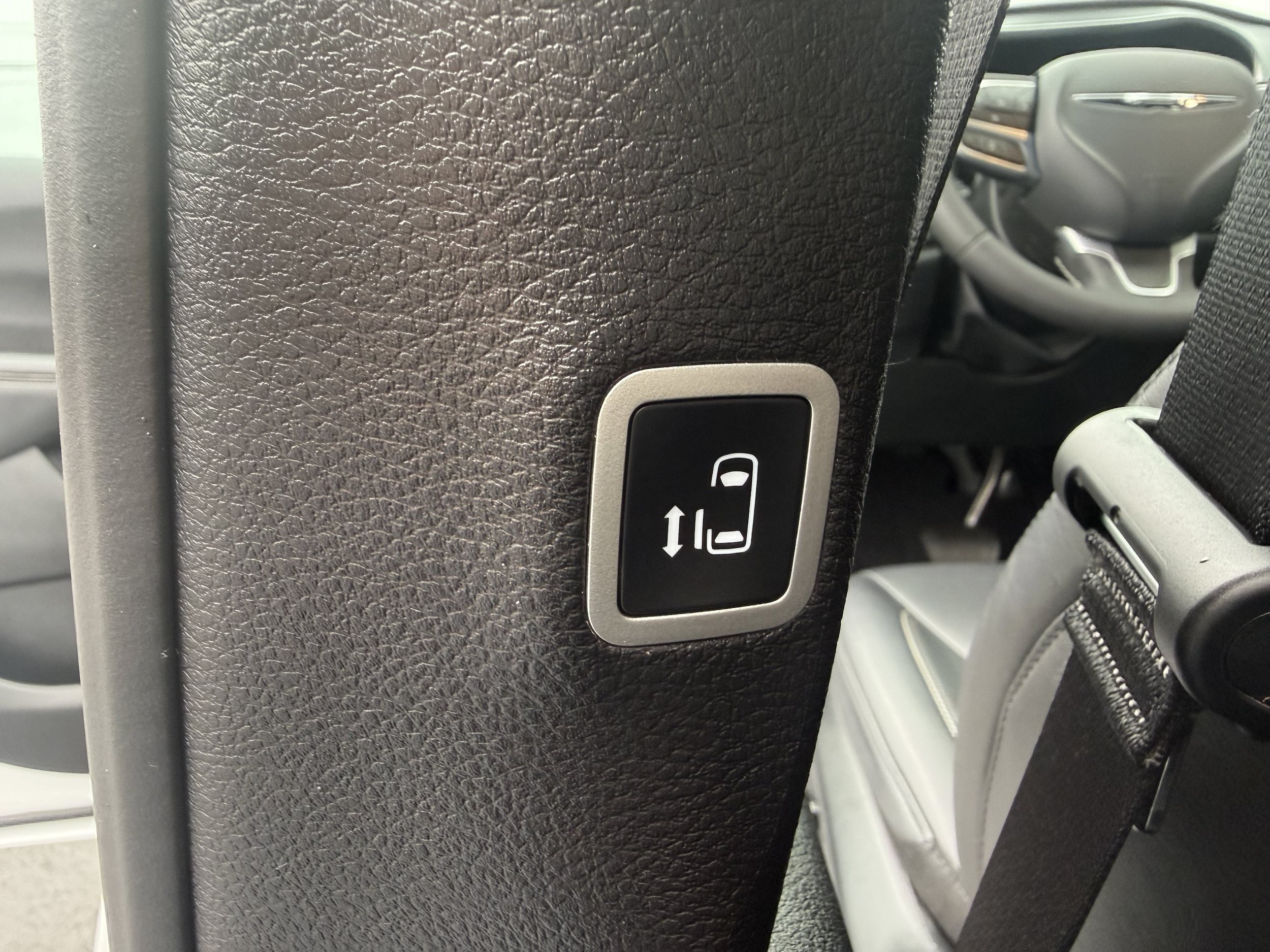 Used 2025 Chrysler Pacifica Select FWD image 28