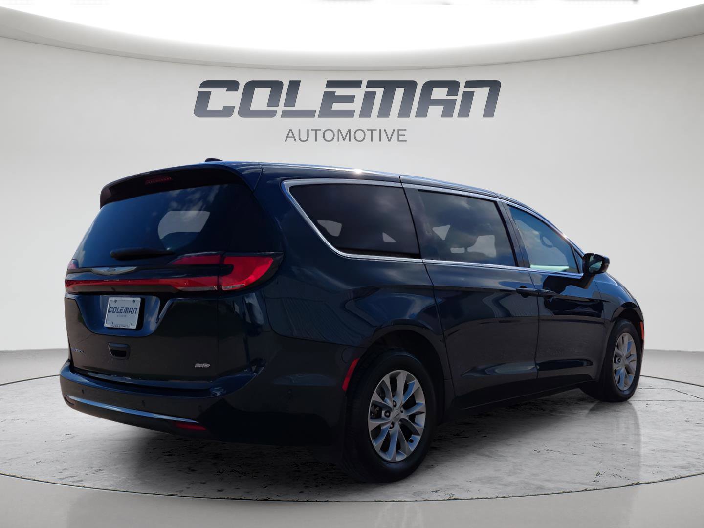 Used 2024 Chrysler Pacifica Touring-L AWD/4WD image 5