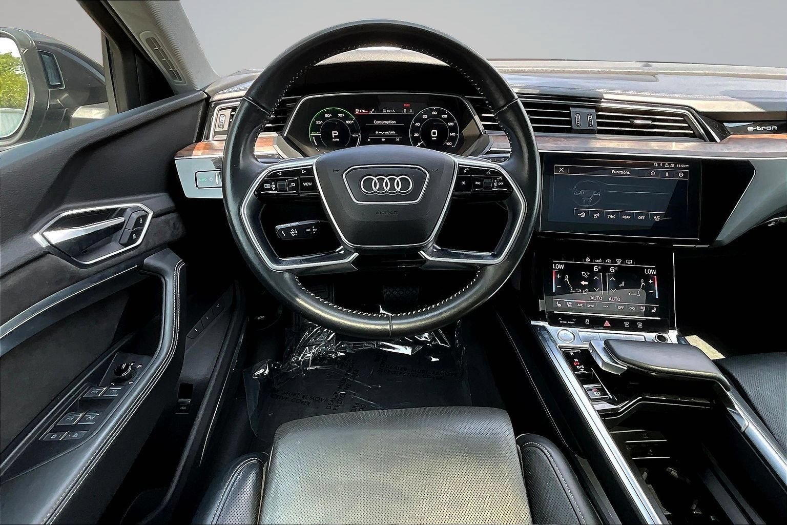Used 2019 Audi e-tron Prestige w/ Prestige Package AWD/4WD image 7
