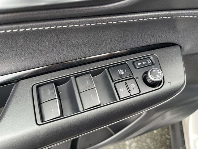 Certified 2023 Toyota Venza LE image 4